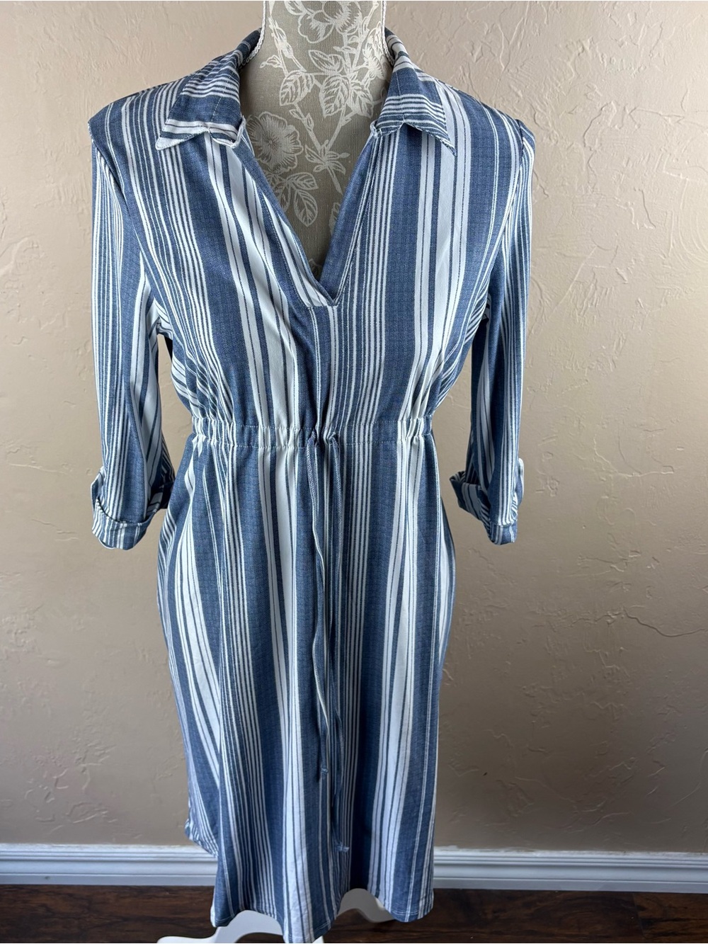 Feathers Womens Maternity Dress Size Small Blue Striped Stretch Tie Waist